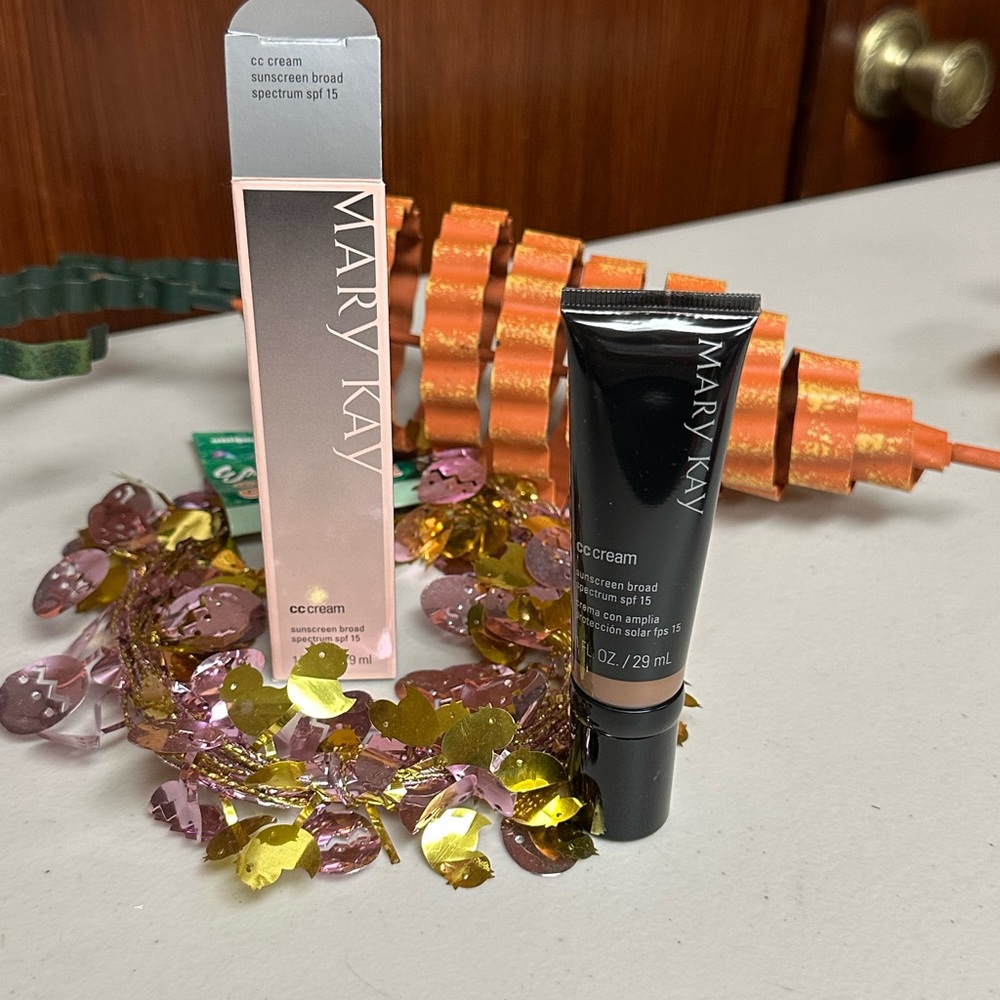 Mary Kay CC Cream Sunscreen Broad Spectrum SPF 15 Very Deep